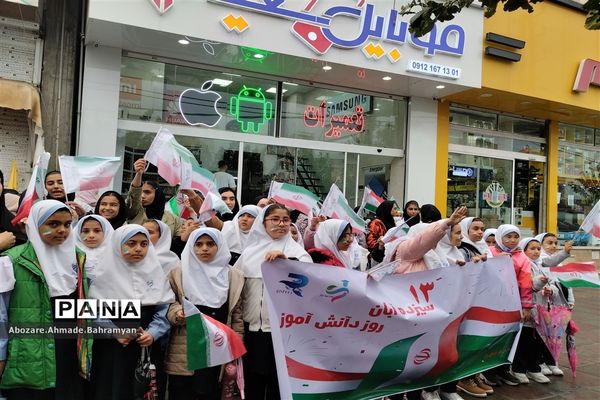 حضور دانش‌آموزان صفادشت در راهپیمایی روز دانش آموز