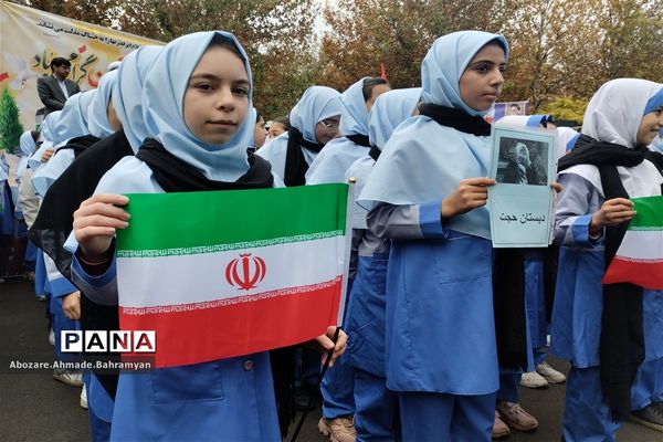 حضور دانش‌آموزان صفادشت در راهپیمایی روز دانش آموز