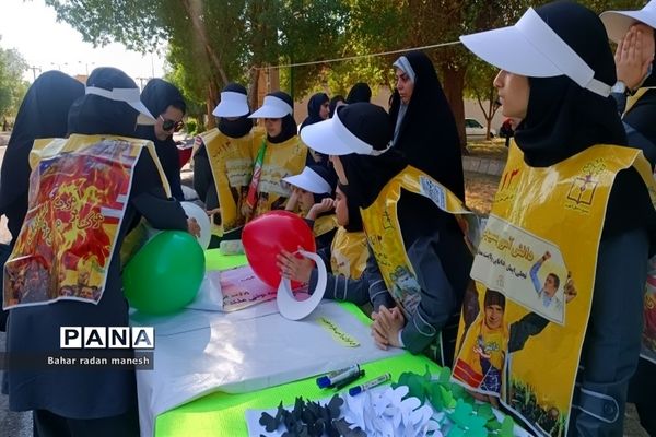 راهپیمایی دانش‌آموزان شهرستان دزفول در روز ۱۳ آبان