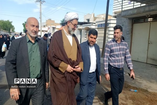 راهپیمایی دانش‌آموزان شهرستان دزفول در روز ۱۳ آبان