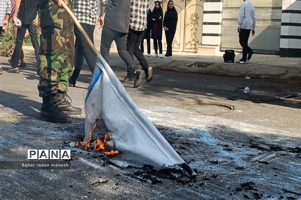 راهپیمایی دانش‌آموزان شهرستان دزفول در روز ۱۳ آبان