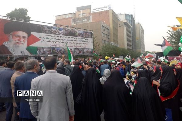 حضور دانش‌آموزان منطقه ۱۶ در مراسم ۱۳ آبان روز دانش‌آموز