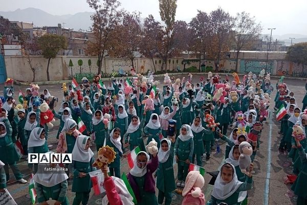 دانش‌آموزان دبستان فرشتگان شهرستان فیروزکوه روز دانش‌آموز را گرامی داشتند