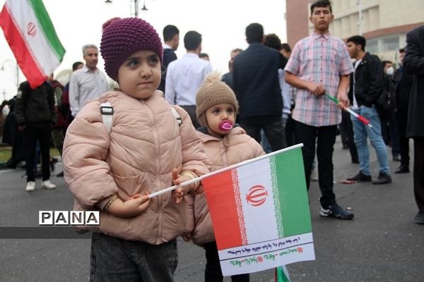 حضور دانش‌آموزان ناحیه‌یک شهرری در راهپیمایی یوم‌الله ۱۳ آبان