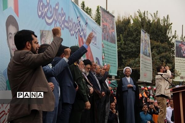 حضور دانش‌آموزان ناحیه‌یک شهرری در راهپیمایی یوم‌الله ۱۳ آبان