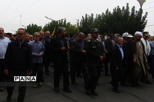 حضور دانش‌آموزان ناحیه‌یک شهرری در راهپیمایی یوم‌الله ۱۳ آبان