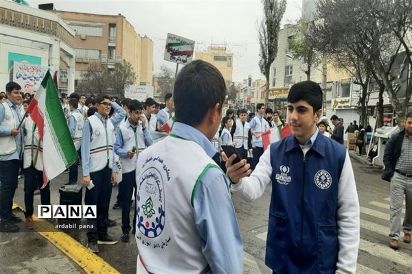 حضور پرشور اعضای سازمان دانش‌آموزی استان اردبیل در راهپیمایی یوم الله ۱۳ آبان