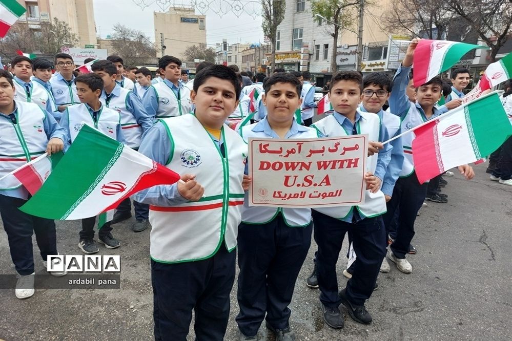 حضور پرشور اعضای سازمان دانش‌آموزی استان اردبیل در راهپیمایی یوم الله ۱۳ آبان