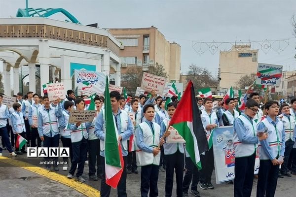 حضور پرشور اعضای سازمان دانش‌آموزی استان اردبیل در راهپیمایی یوم الله ۱۳ آبان