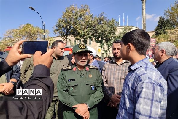 حضور دانش‌آموزان شیرازی در راهپیمایی ۱۳آبان