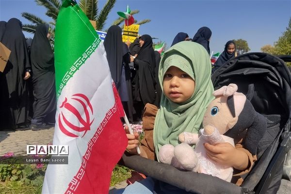 تجمع  پرشوردانش‌آموزان شیرازی در مبارزه با  استکبار