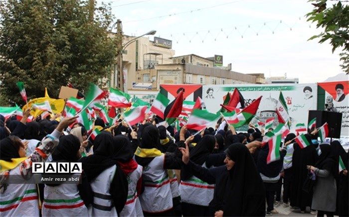 فریاد مرگ بر آمریکای دانش آموزان در یوم الله ۱۳ آبان کرمانشاه طنین انداز شد/ فیلم