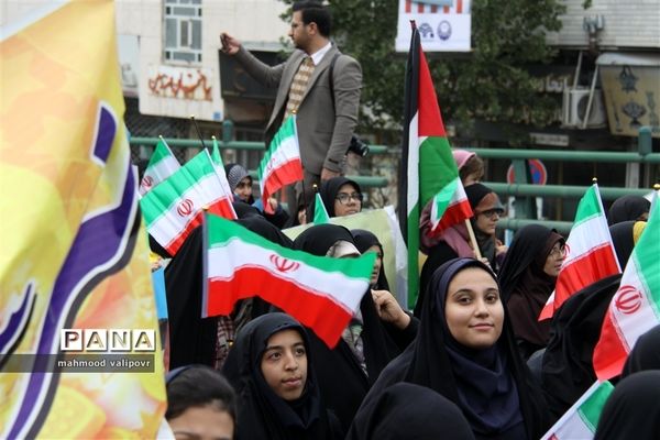 راهپیمایی ۱۳ آبان در قزوین