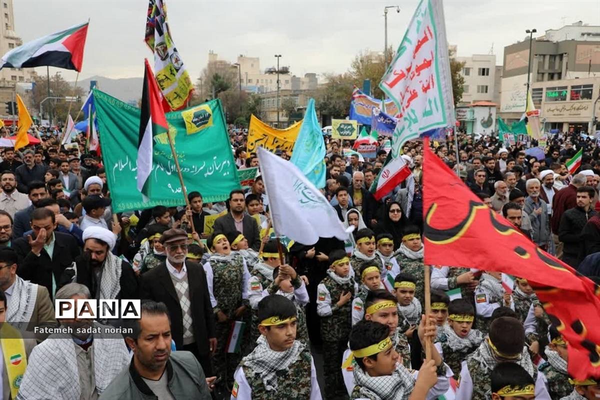 راهپیمایی یوم الله ۱۳ آبان از میدان بسیج تا حرم مطهر رضوی