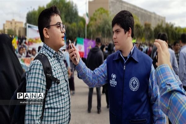 تجمع دانش‌آموزان شهرستان ساوه به‌مناسبت ۱۳ آبان