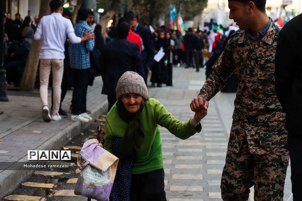 حضور پرشور و حماسی دانش‌آموزان و فرهنگیان استان خراسان رضوی در یوم الله ۱۳ آبان