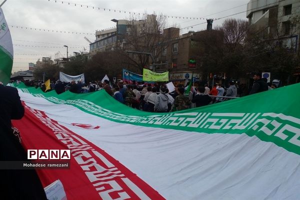 حضور پرشور و حماسی دانش‌آموزان و فرهنگیان استان خراسان رضوی در یوم الله ۱۳ آبان