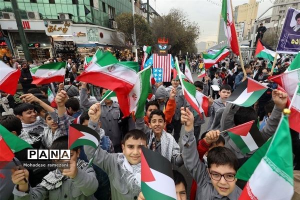 حضور پرشور و حماسی دانش‌آموزان و فرهنگیان استان خراسان رضوی در یوم الله ۱۳ آبان