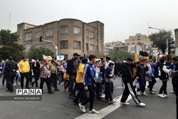 راهپیمایی ۱۳ آبان در تهران