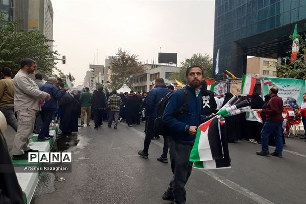 راهپیمایی ۱۳ آبان در تهران