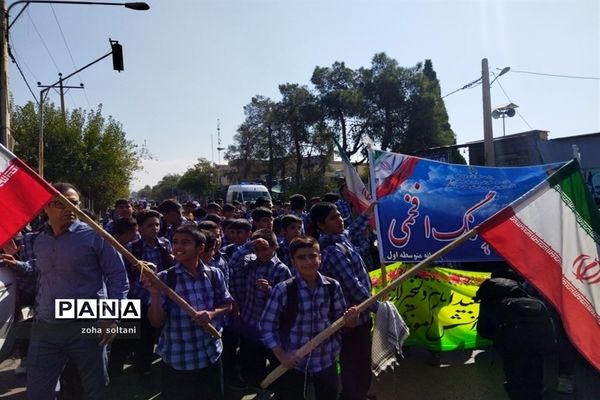 راهپیمایی 13 آبان در سروستان