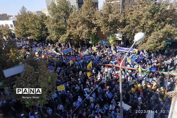 حضور دانش‌آموزان شهرستان کاشمر در راهپیمایی روز دانش‌آموز