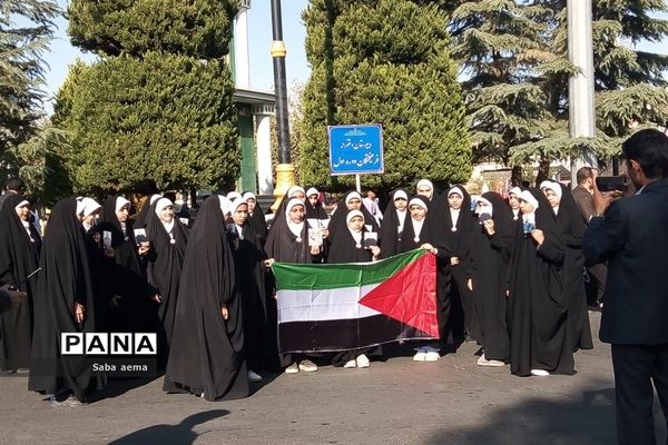 حضور دانش‌آموزان شهرستان کاشمر در راهپیمایی روز دانش‌آموز