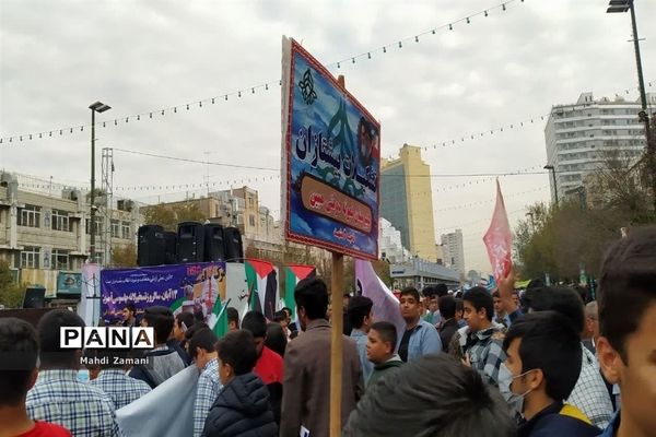 حضور دبیرستان نمونه‌دولتی مبین در راهپیمایی 13 آبان