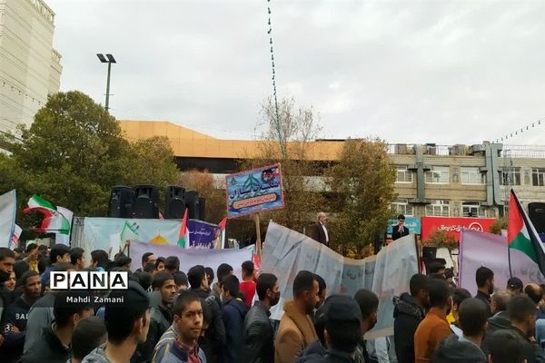 حضور دبیرستان نمونه‌دولتی مبین در راهپیمایی 13 آبان