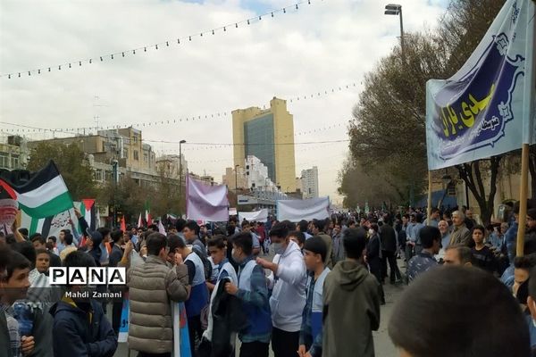 حضور دبیرستان نمونه‌دولتی مبین در راهپیمایی 13 آبان