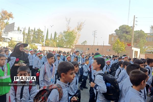 شور و نشاط روز دانش‌آموز در دبستان معارف 6 ناحیه 3 شیراز