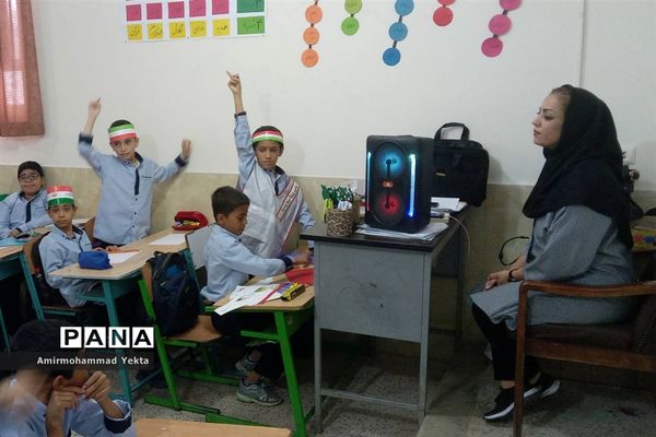 شور و نشاط روز دانش‌آموز در دبستان معارف 6 ناحیه 3 شیراز