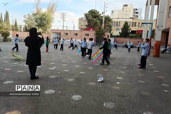 شور و نشاط روز دانش‌آموز در دبستان معارف 6 ناحیه 3 شیراز