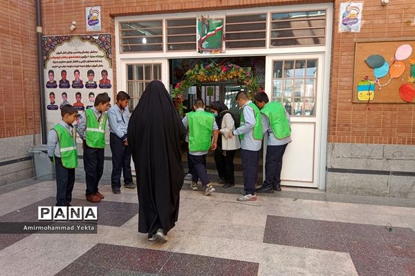 شور و نشاط روز دانش‌آموز در دبستان معارف 6 ناحیه 3 شیراز