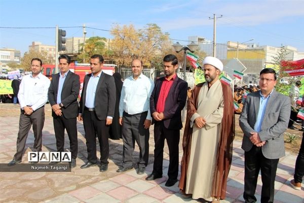 راهپیمایی ۱۳ آبان ماه روز دانش‌آموز