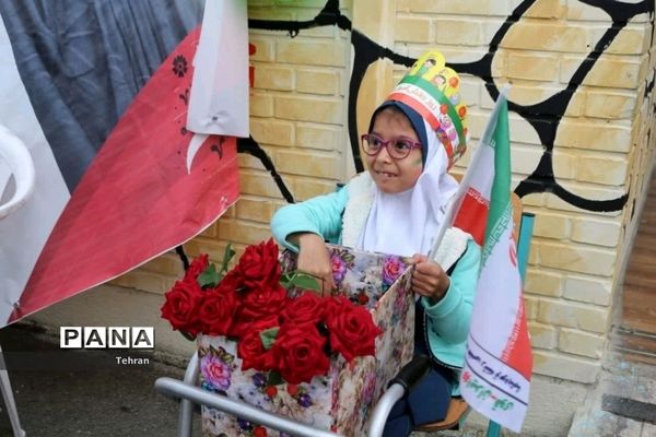 جشن روز دانش‌آموز و نواخته شدن زنگ استکبار ستیزی در مدارس منطقه ۱۸