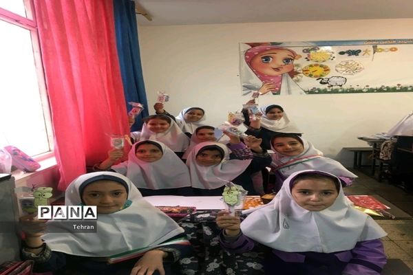 جشن روز دانش‌آموز و نواخته شدن زنگ استکبار ستیزی در مدارس منطقه ۱۸