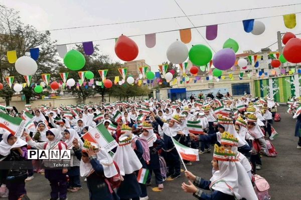 جشن روز دانش‌آموز و نواخته شدن زنگ استکبار ستیزی در مدارس منطقه ۱۸