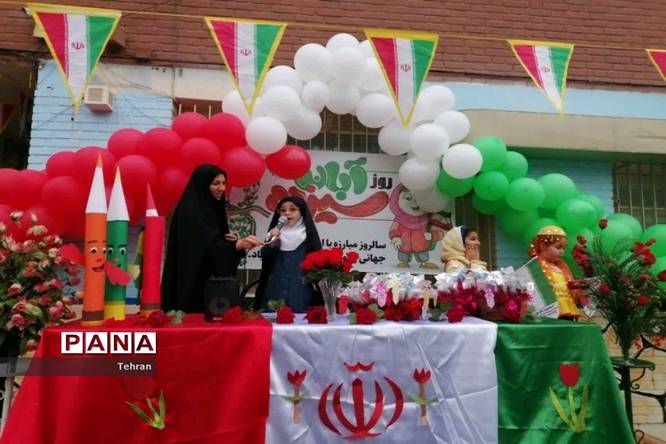 جشن روز دانشآموز و نواخته شدن زنگ استکبار ستیزی در مدارس منطقه ۱۸