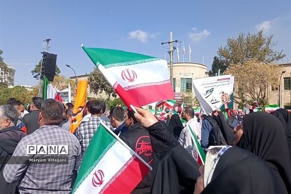 تجمع بزرگ ضد استکباری دانش‌آموزان در شیراز