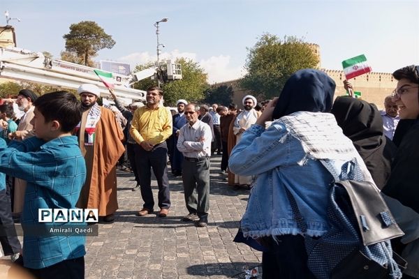 طنین شعار مرگ بر آمریکای دانش‌آموزان شیرازی در روز 13 آبان