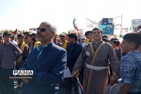 طنین شعار مرگ بر آمریکای دانش‌آموزان شیرازی در روز 13 آبان