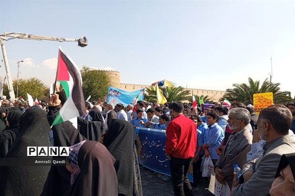 طنین شعار مرگ بر آمریکای دانش‌آموزان شیرازی در روز 13 آبان