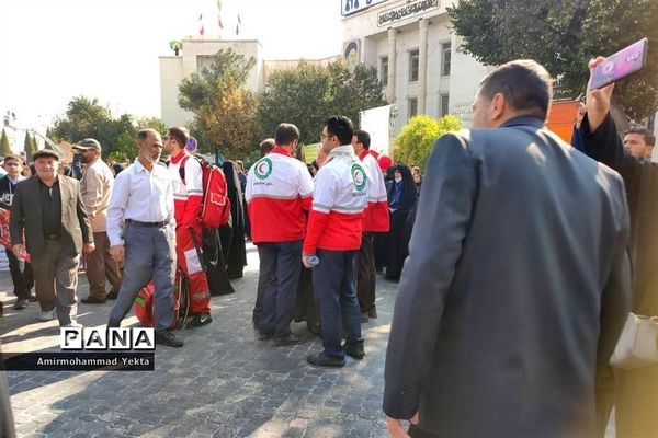 طنین شعار مرگ بر آمریکای دانش‌آموزان شیرازی در روز 13 آبان