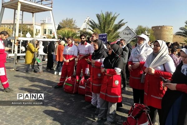 حضور پرشور دانش‌آموزان حماسه ساز شیرازی  در راهپیمایی یوم الله 13 آبان