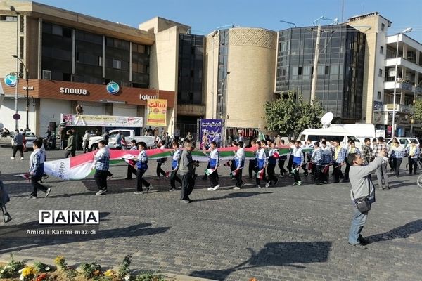 حضور پرشور دانش‌آموزان حماسه ساز شیرازی  در راهپیمایی یوم الله 13 آبان