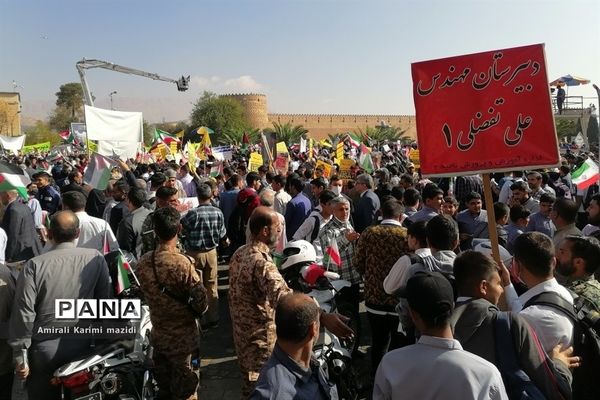 حضور پرشور دانش‌آموزان حماسه ساز شیرازی  در راهپیمایی یوم الله 13 آبان