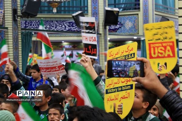 تجمع دانش‌آموزان انقلابی در مسجد جامع دلیجان