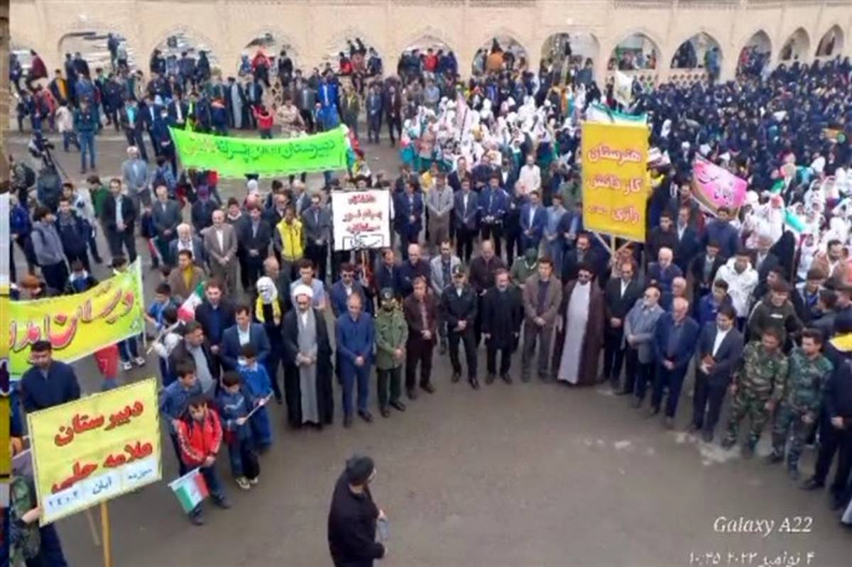 به‌عنوان یک دانش‌آموز شرکت در راهپیمایی ۱۳آبان را وظیفه خودم می‌دانم