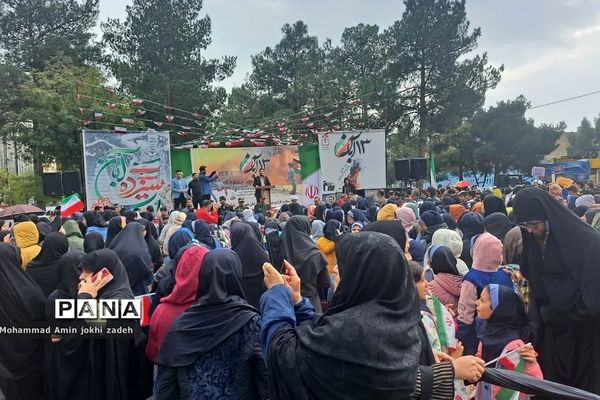 راهپیمایی روز دانش‌آموز 13 آبان در شهرستان رباط‌کریم